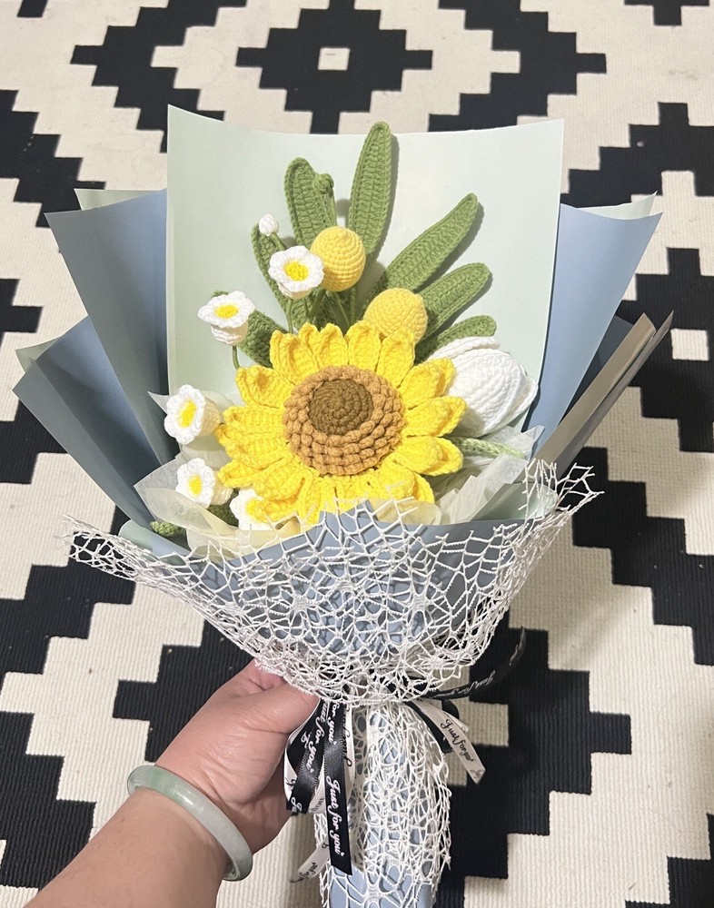 Crochet yarn bouquet