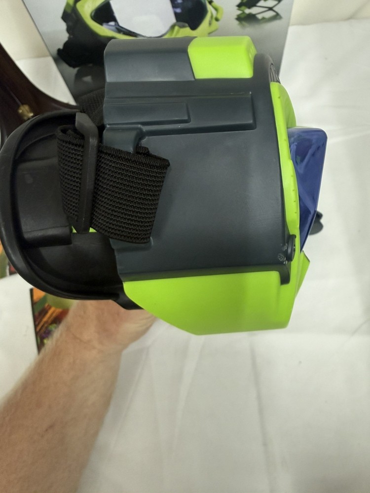 Sharper Image Monster Vision Virtual Reality Headset – Tested & Working