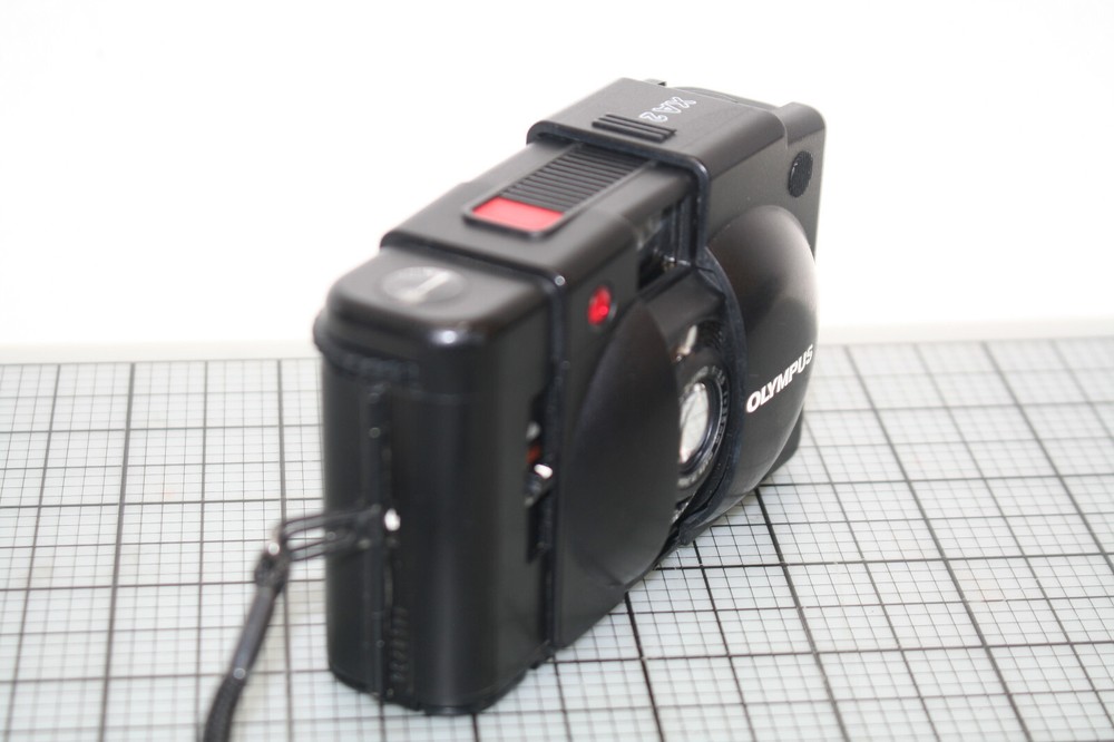 OLYMPUS XA2 XA-2 RANGEFINDER CAMERA *
