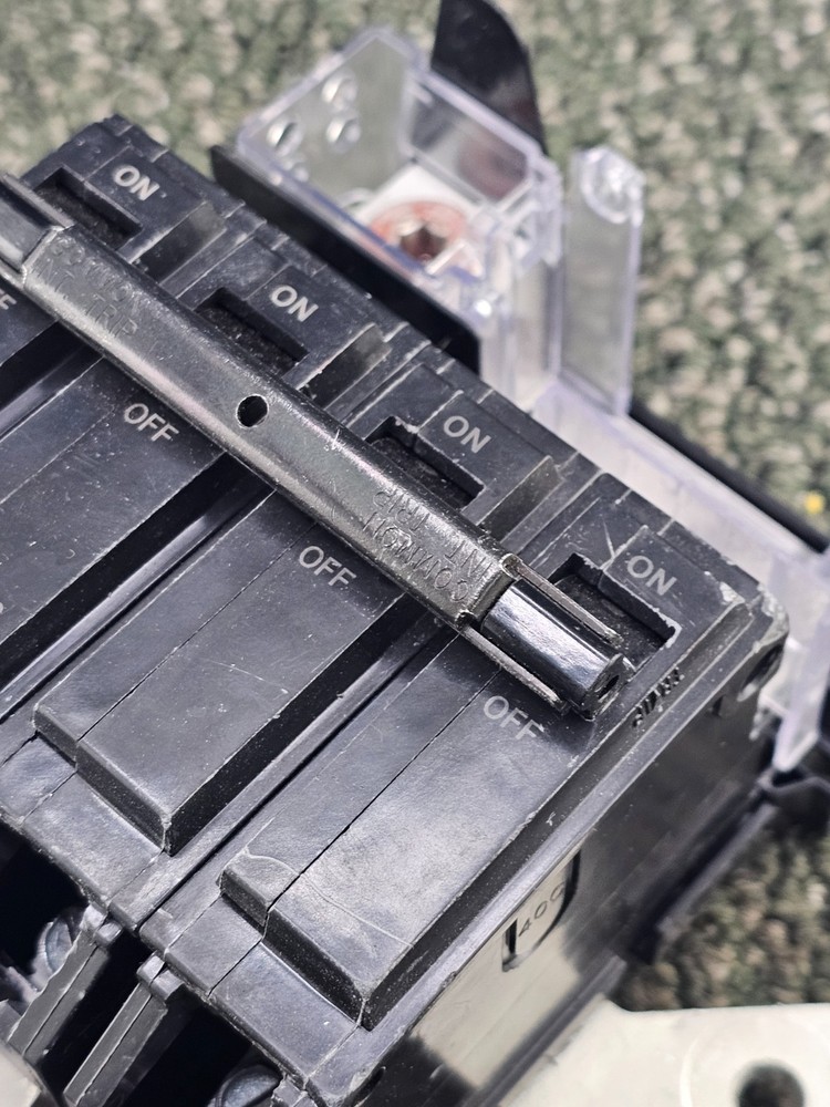 ABB 2100318952P THQMV200P 200A Mounting Bracket 120/240V TYPE THQMV