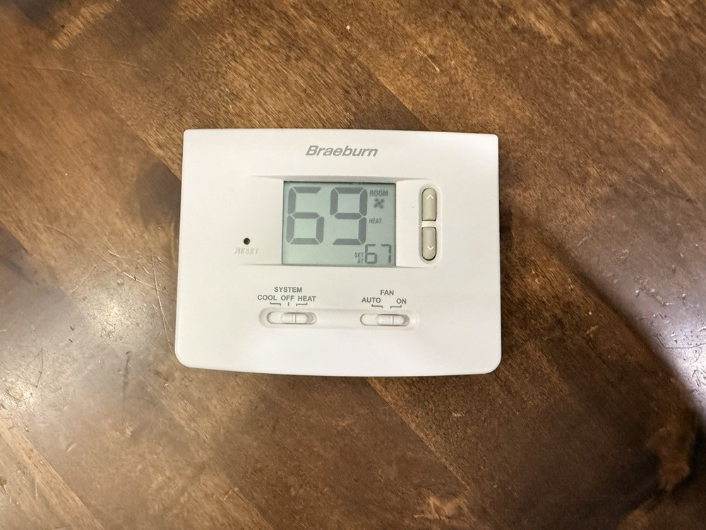 Braeburn 1020 Non-Programmable Thermostat with backplate