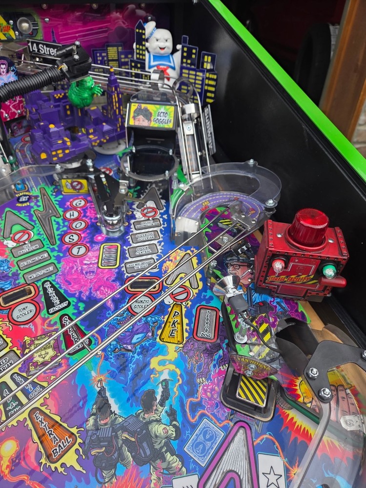 Ghostbusters Limited Edition Pinball Machine ..Nice Condition