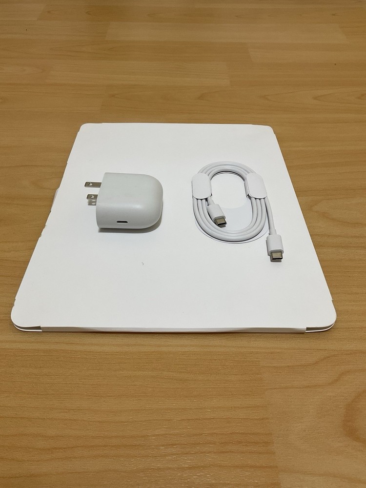 Google - 45W USB-C Walll Power Charger & USB- C CABLE - Snow