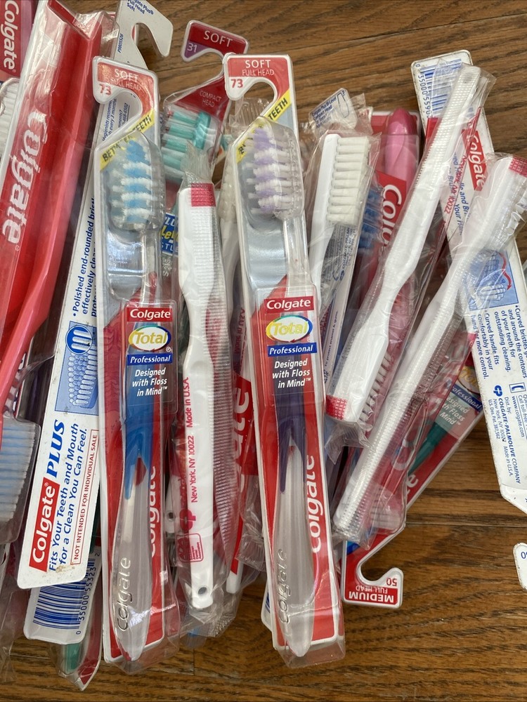 12 Pack Colgate Assorted Toothbrush’s