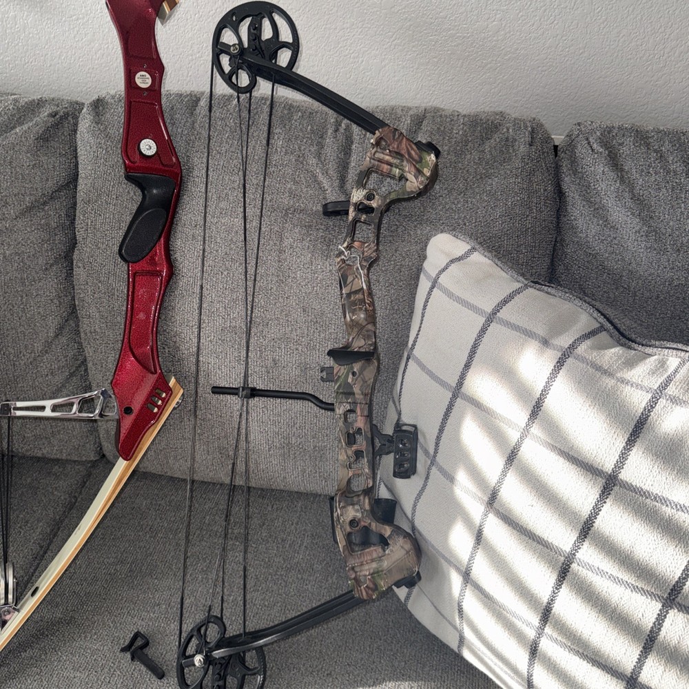 2- Bows 1-VINTAGE PSE COMPOUND 1-Barnett Archery Vortex READ Description