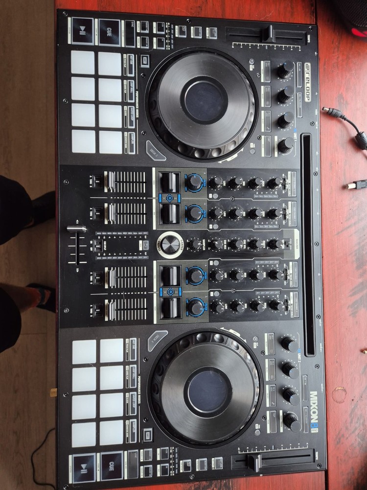 Reloop Mixon 8 Pro 4-Channel Professional Hybrid DJ Controller