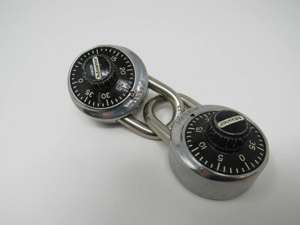 Master Lock Co 2 Combination Pad Locks Back Key Hole V643