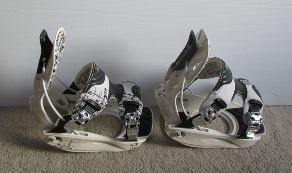Flow Essence women's Snowboard Bindings Size Medium