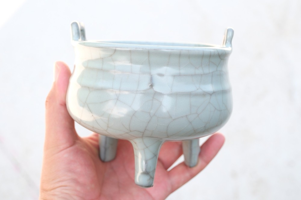 0383 Guan‑Type Tripod Censer