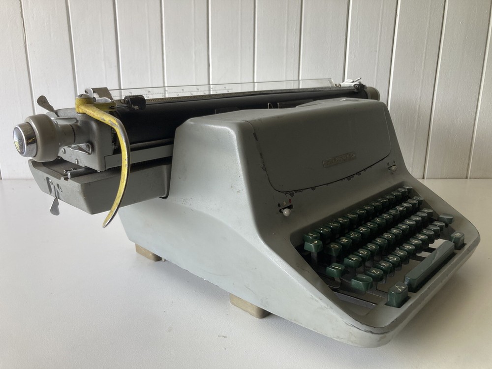 FACIT Desktop Typewriter *Designed by the legendary Sigvard Bernadotte