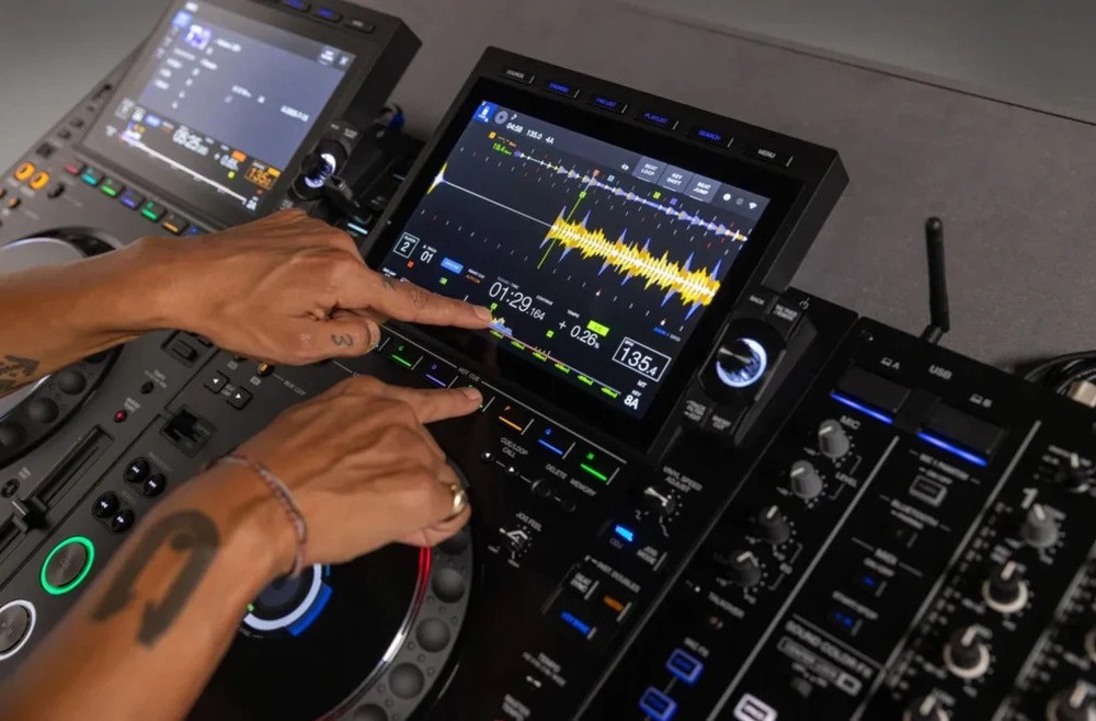 AlphaTheta CDJ-3000X A next-generation flagship DJ player