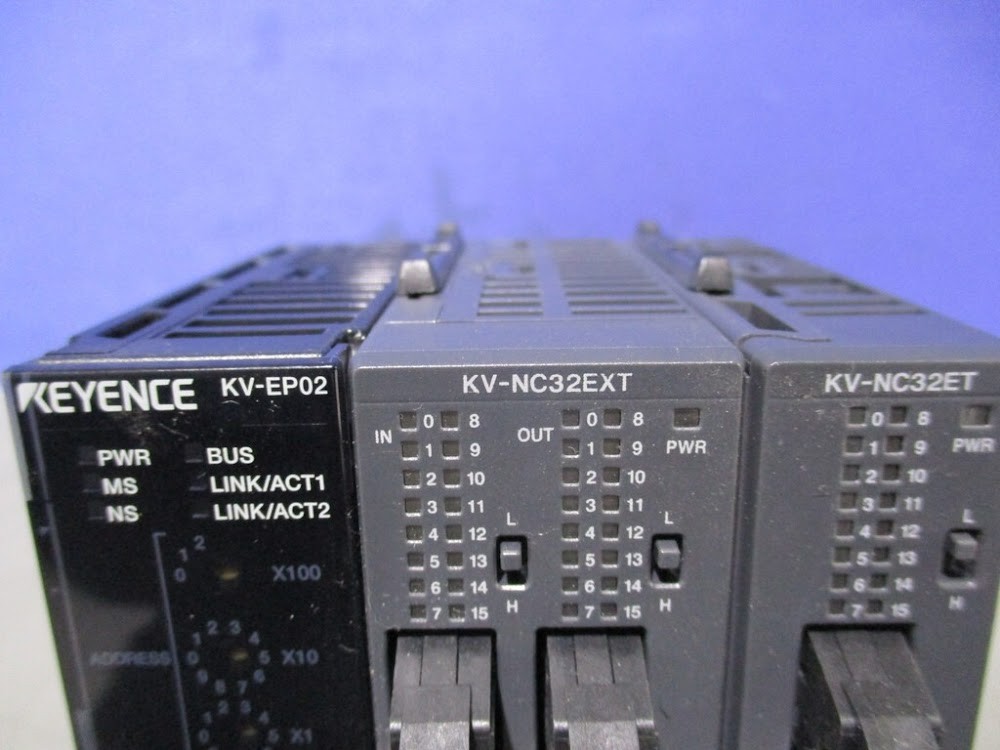 KEYENCE KV-EP02 KV-NC32EXT KV-NC32ET PLC Modules Set USED