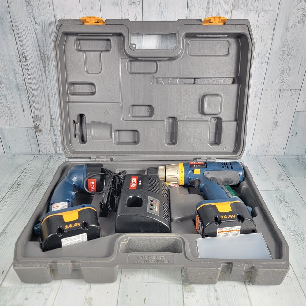 RYOBI TOOLS Tool Set SA14402 DRILL & FL1400 FLASHLIGHT KIT (TDW002188)