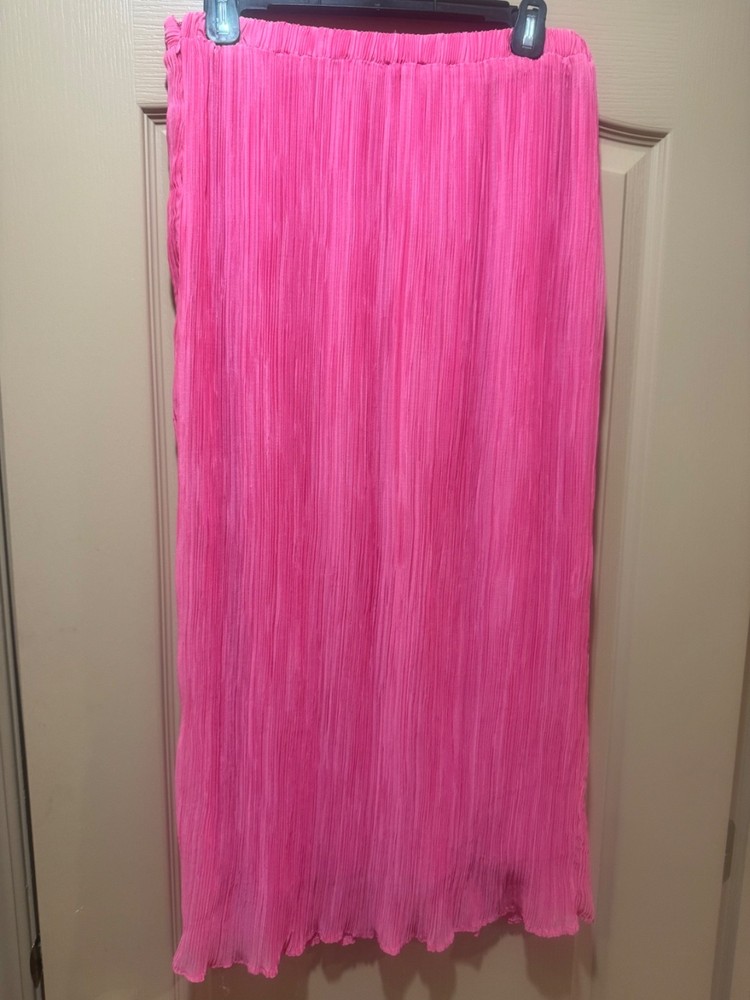 NEW Gianni Bini Bright Solid Pink Crinkle Skirt and Top Set Size Small