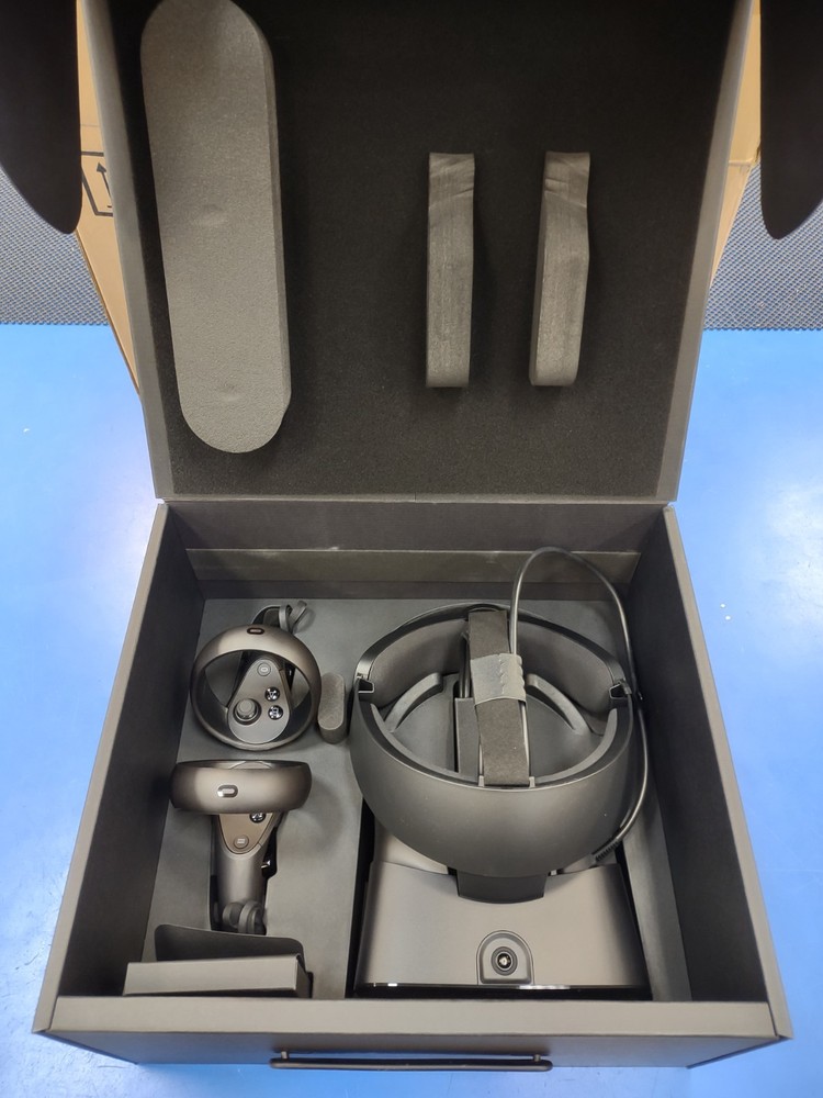 Oculus Rift S VR Headset with Controllers