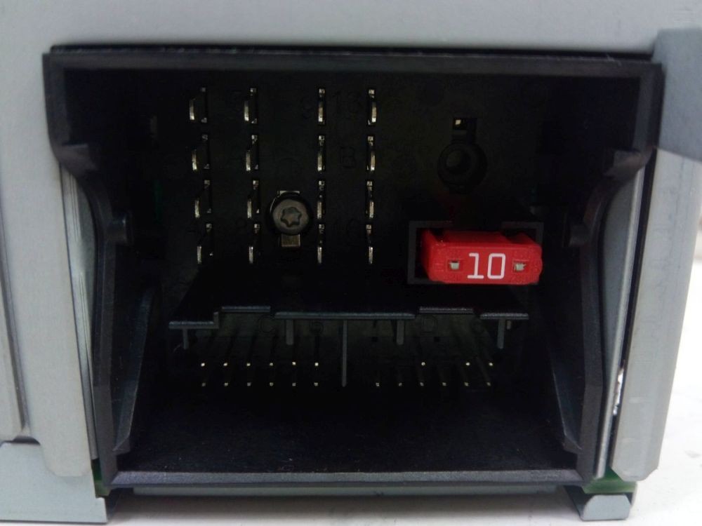 Radio/CD Changer Combination Di*CODE not present. Fits VW Touran (1T3