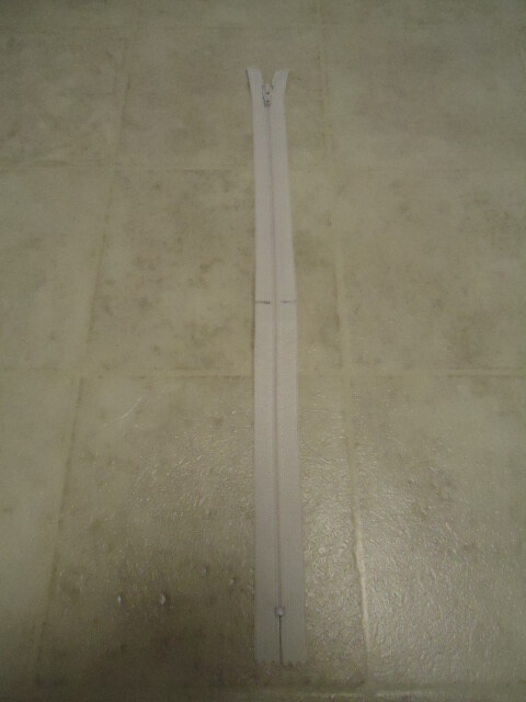 White Polyester 14” Zipper