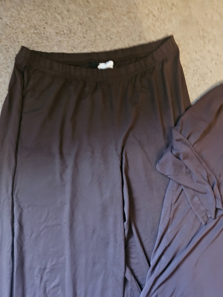 Bundle of YOEK clothes (Size large / X Large) 5 items