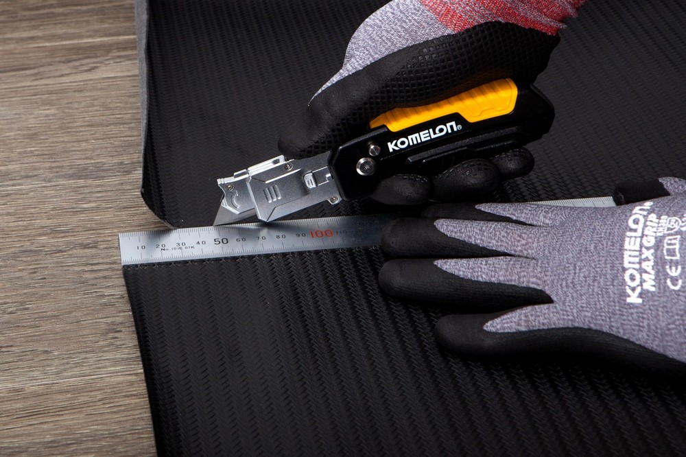 Folding 2-N-1 Utility Knife & Scraper