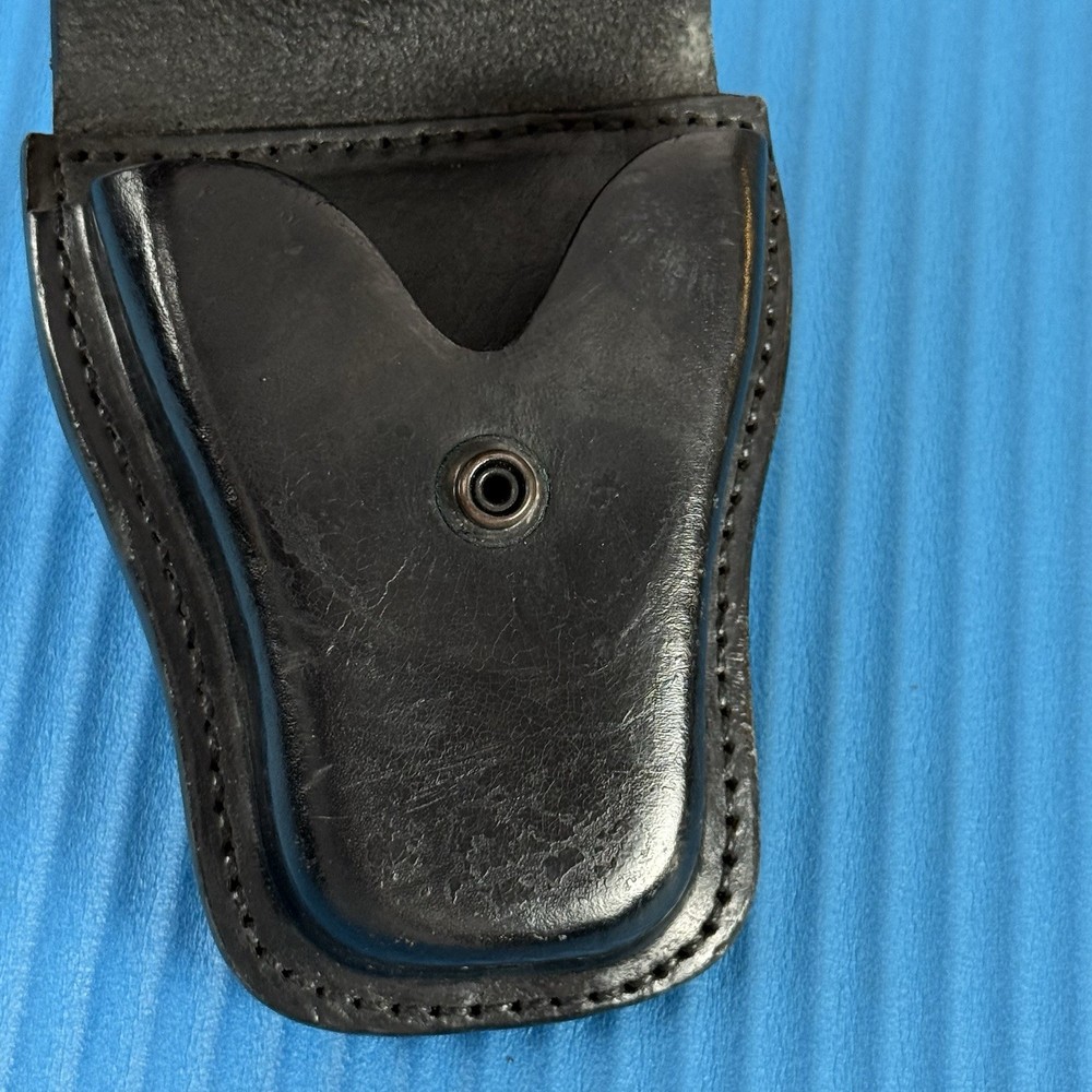 Aker 501 Handcuff Pouch Holder Black Leather Security Belt Loop