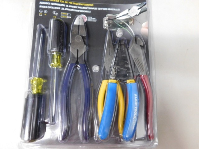 Klein Tools 6-Piece Apprentice Electrician Tool Set 94126