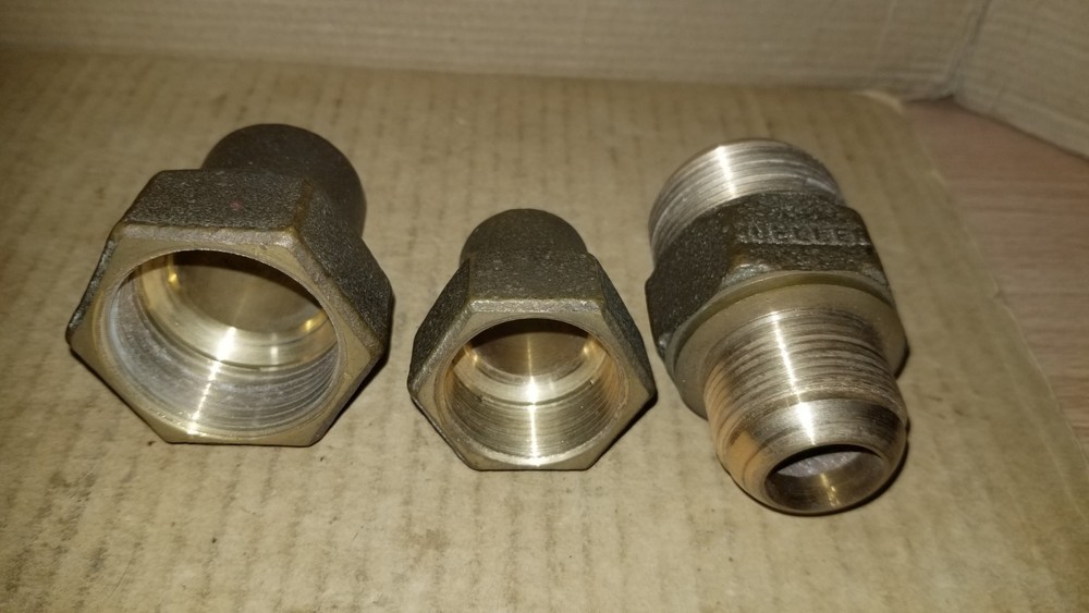 Mueller Straight Coupling with threaded Copper Flare Nut