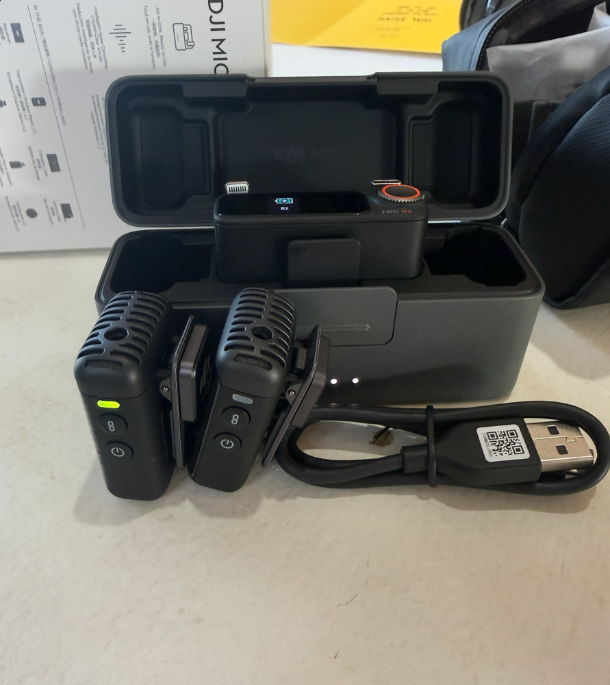 DJI Mic 2 Combo (2x Shadow Black Transmitter, 1x Receiver & Charging Case)