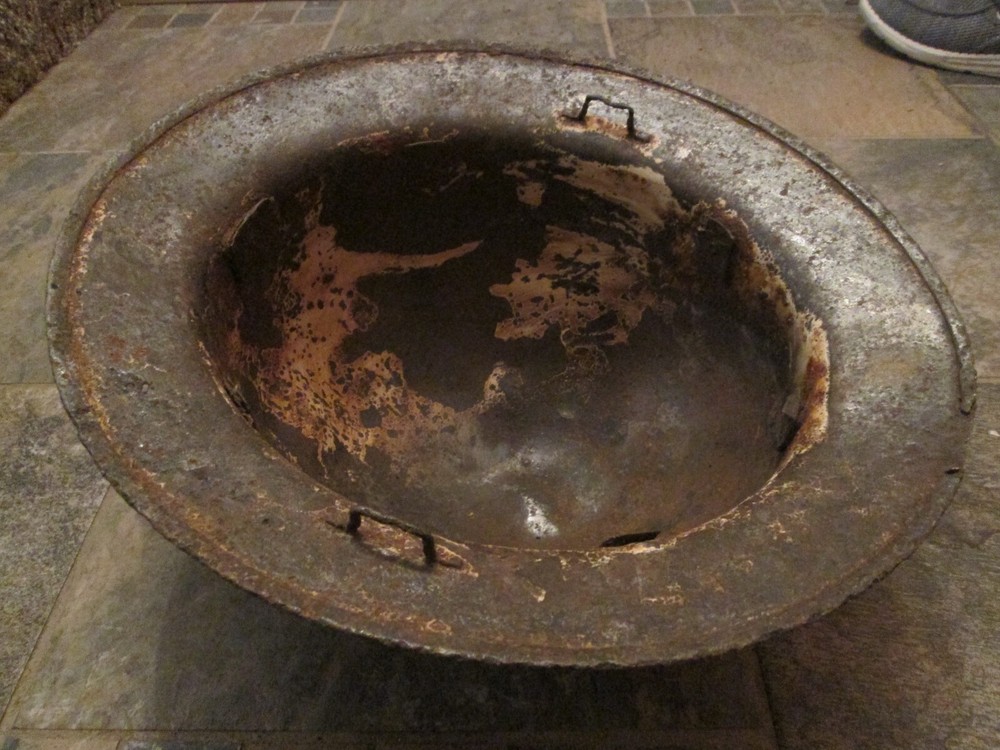 VINTAGE OLD WAR HELMET