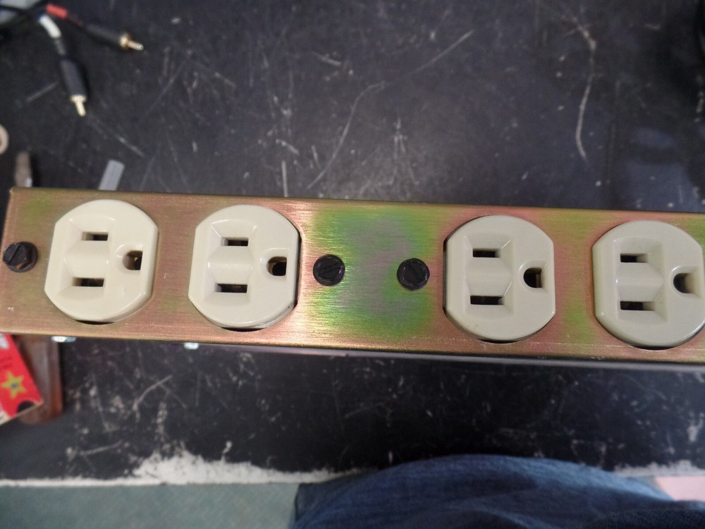 Furman PL-PLUS Power Conditioner & Light Module - 1U rack - 15 amp - UNTESTED