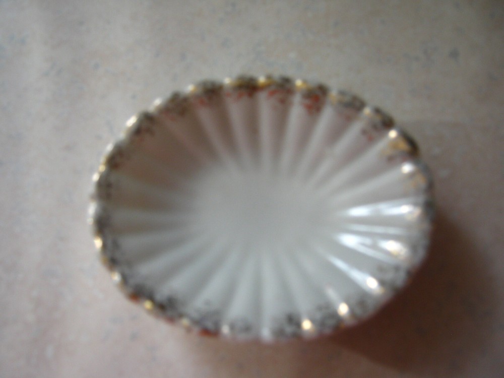 1 Bond Ware L&M Small Dish Shell Shape NO CHIPS Pre-Owned