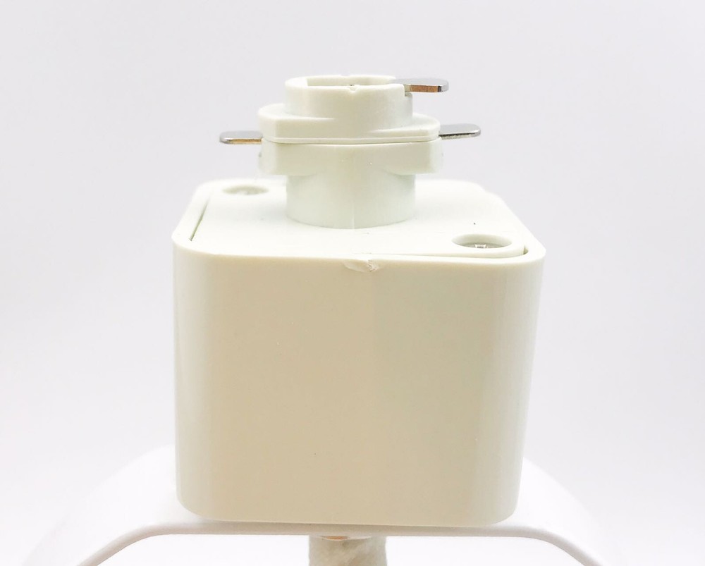 Line Voltage Track Lighting Head, White ,120V E26 Medium Socket ,HV220 WH