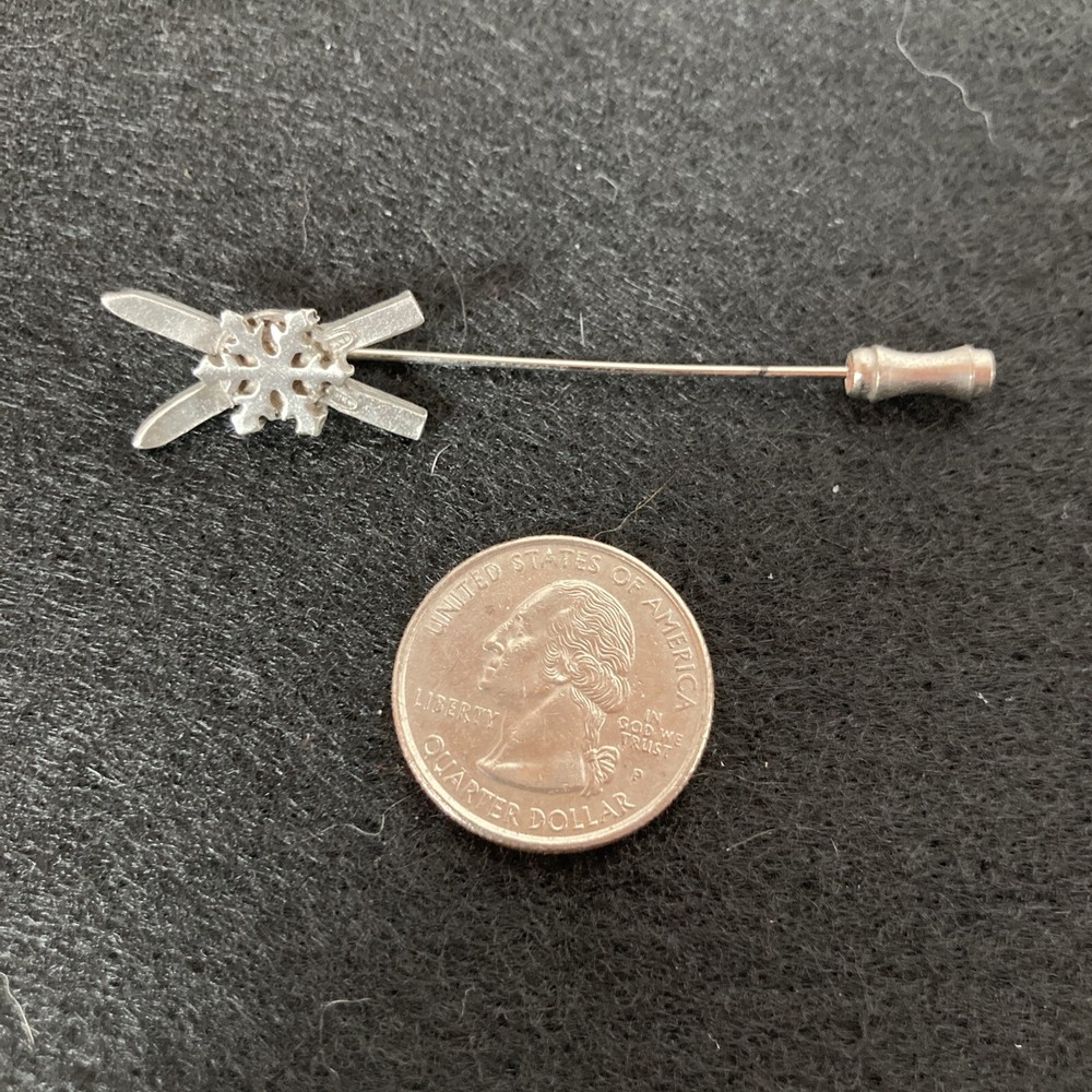 Skis With Snow Flake Hat Pin