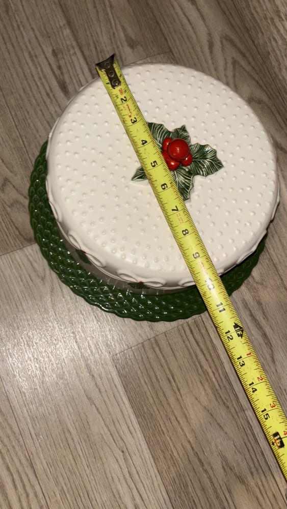 Holly Berry Vanilla Cake Stand