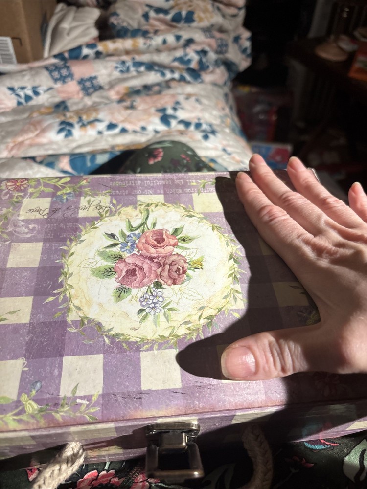 Vintage Floral Trunk Case