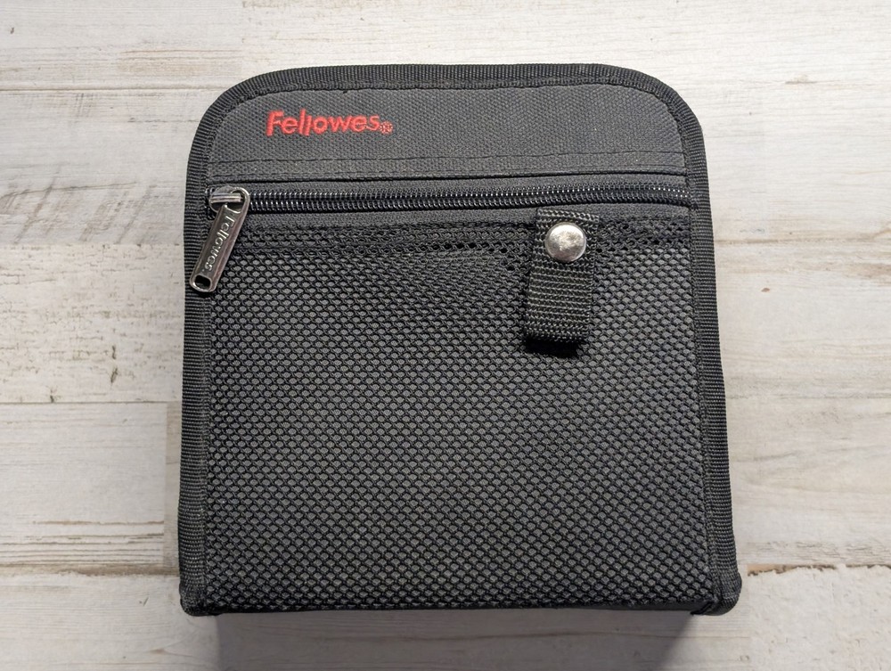 Fellowes 32-Disk Capacity CD DVD Blu-ray Storage Wallet Case Black Zippered
