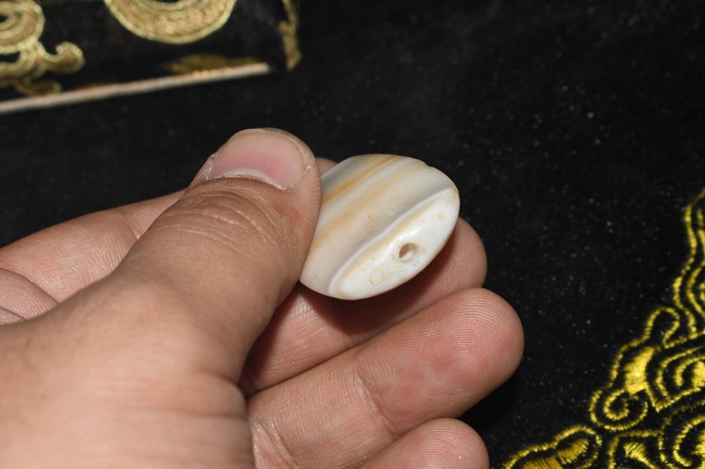 Big Ancient Central Asian Bactrian Agate Stone Bead in good Condition