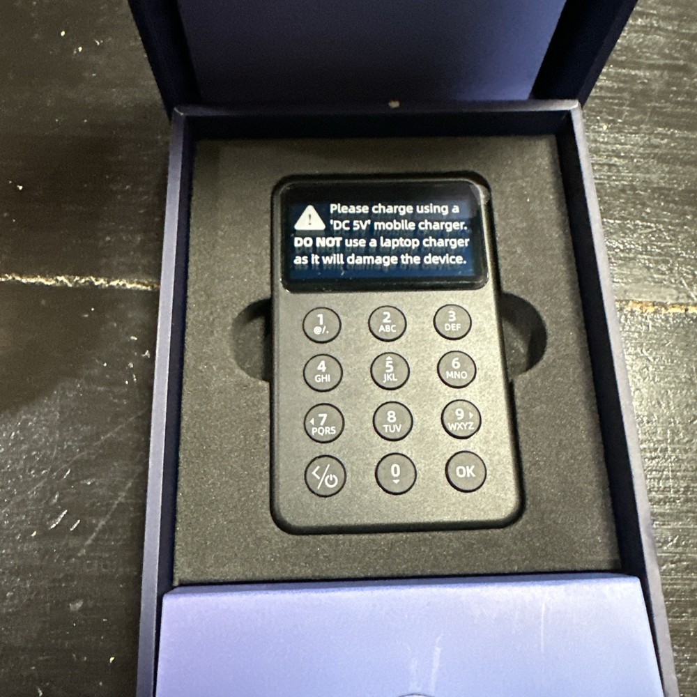 SafePal X1 cryptocurrency hardware wallet