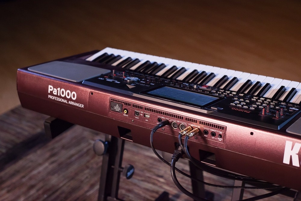 Korg Pa1000 Arranger Keyboard STAGE ESSENTIALS BUNDLE