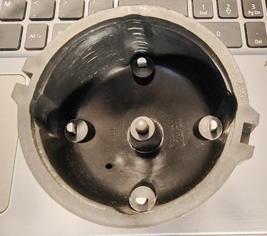 MITSUBISHI / CATERPILLAR FORKLIFT DISTRIBUTOR CAP MD611686