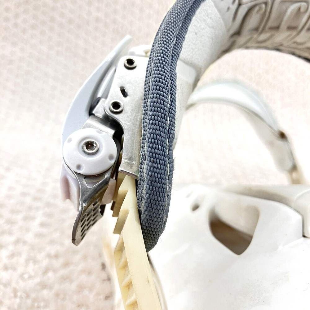 FORUM Snowboard Bindings Size S-M White Discs Hardware Screws Great Condition