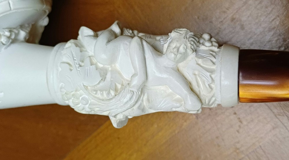 MEERSCHAUM PIPE, MAN WITH ANGELS