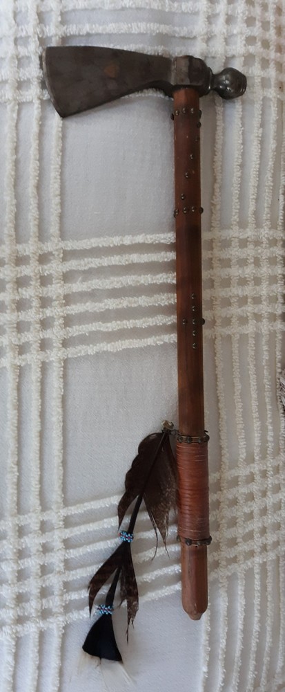 Tomahawk with Smoking Bowl - age Ax - Beads, feather & Studs - AX