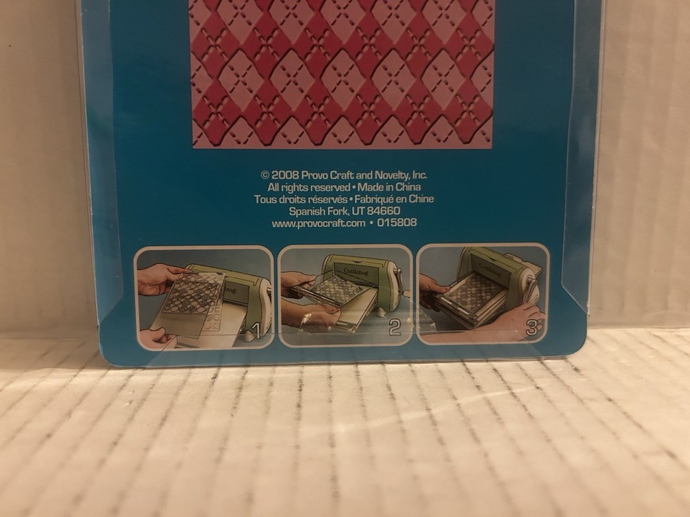 Provo Craft Cuttlebug Spots & Dots (1 embossing Folder) + Argyle (1 Folder)