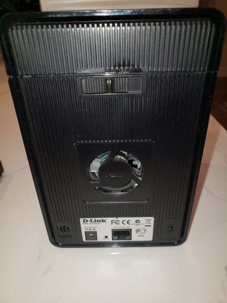 D-Link DNS-320/RE ShareCenter Network Attached Storage (NAS) Cloud Data Device