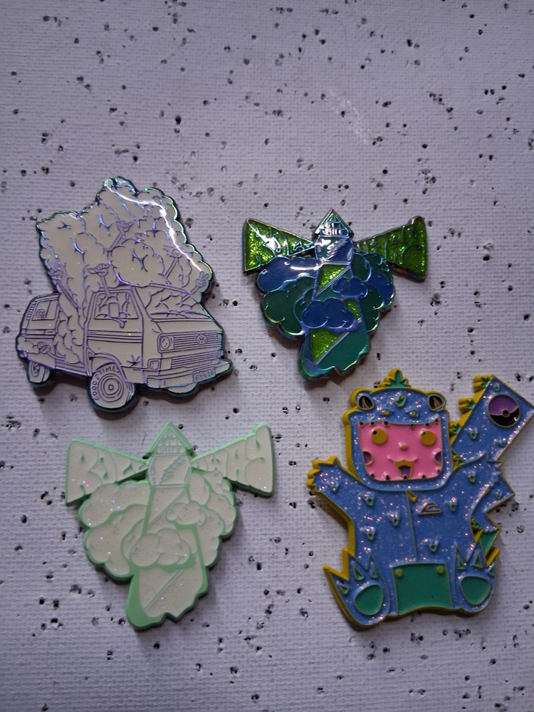 Grateful Dead Large Pin Hustle Pack