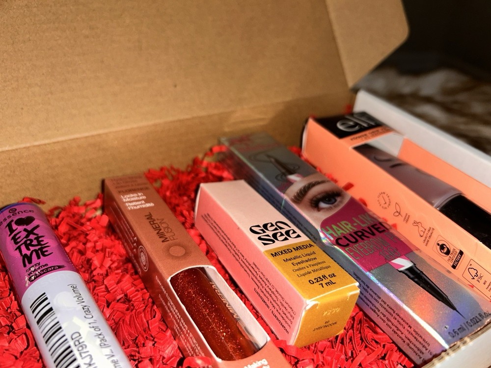 Valentine’s Day Makeup Mystery Box ❤️