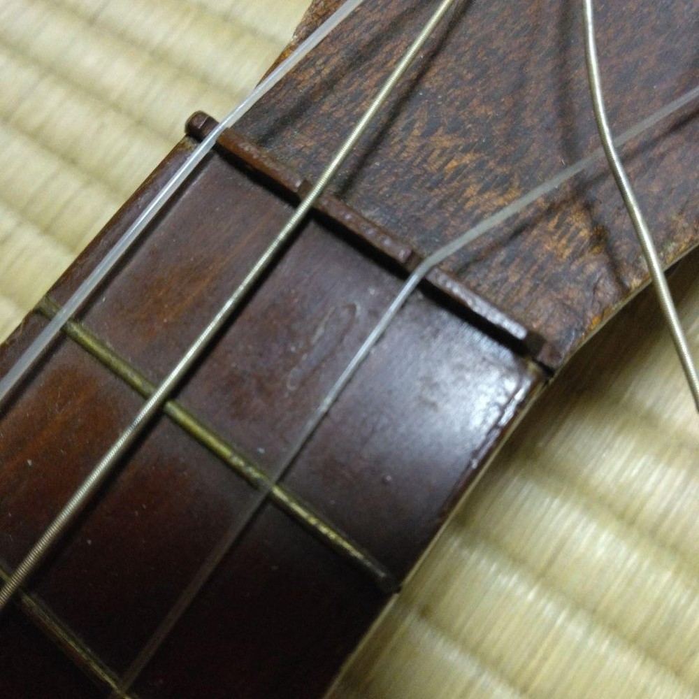Vintage Mellow Tone Silver Ukulele