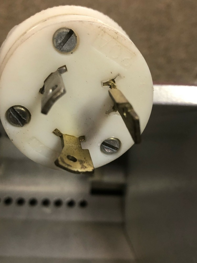 Mole-Richardson TYPE 3211 MOLEQUARTZ BROAD 1000W Reflector Light