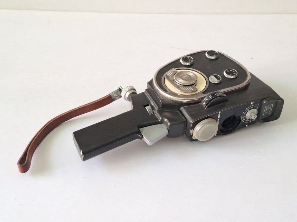 Soviet Vintage Cinema Camera "Quartz 2M", USSR Handheld Camera Quartz 2M