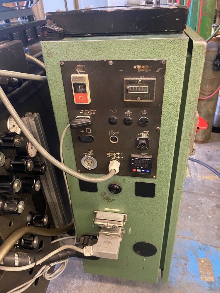 Arburg 28 ton plastic injection machine